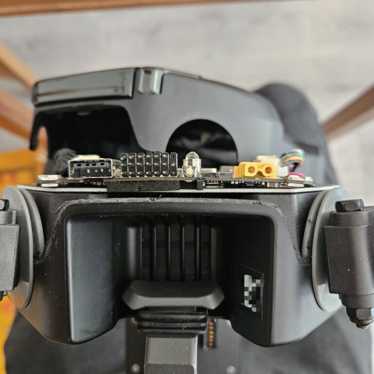 Reparación de placa base y controladores de dron. Soluciona fallos electrónicos con expertos. ¡Reserva tu servicio!